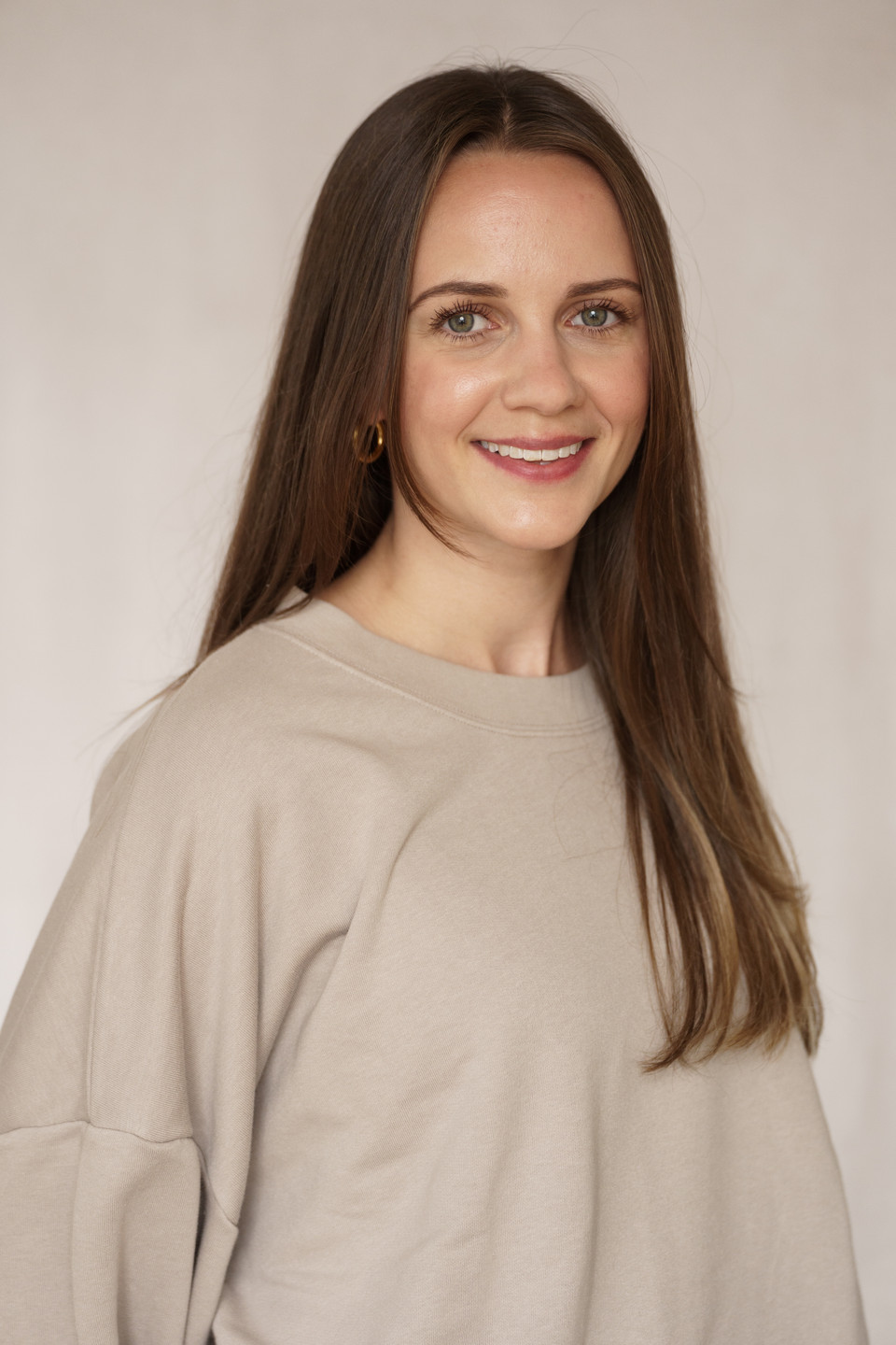 Portrait von Rebecca Traidl - Leiterin der Praxis Hamburg